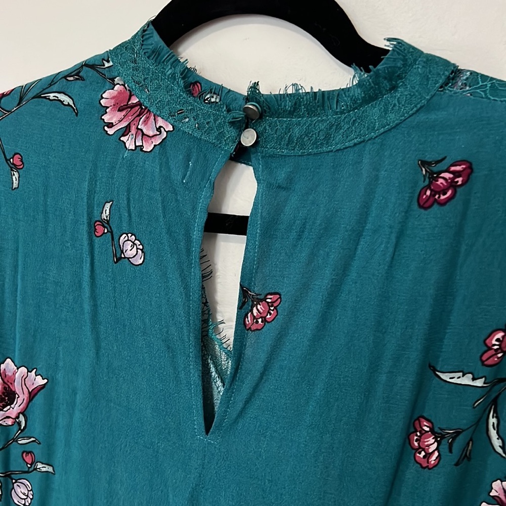 Eyeshadow Boho Dress V Neck Mini to Midi Emerald Green Lace Detail - Picture 3 of 9